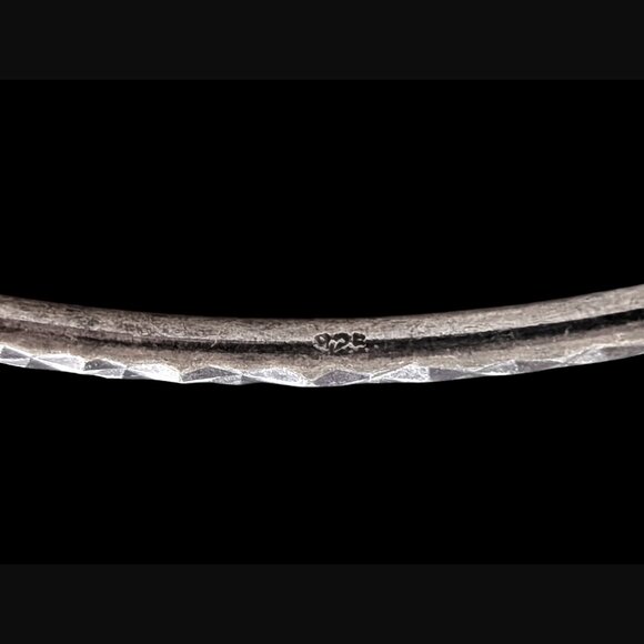 925 Sterling Silver Textured Diamond Pattern Size 8" 2mm Bangle Bracelet - Picture 6 of 12